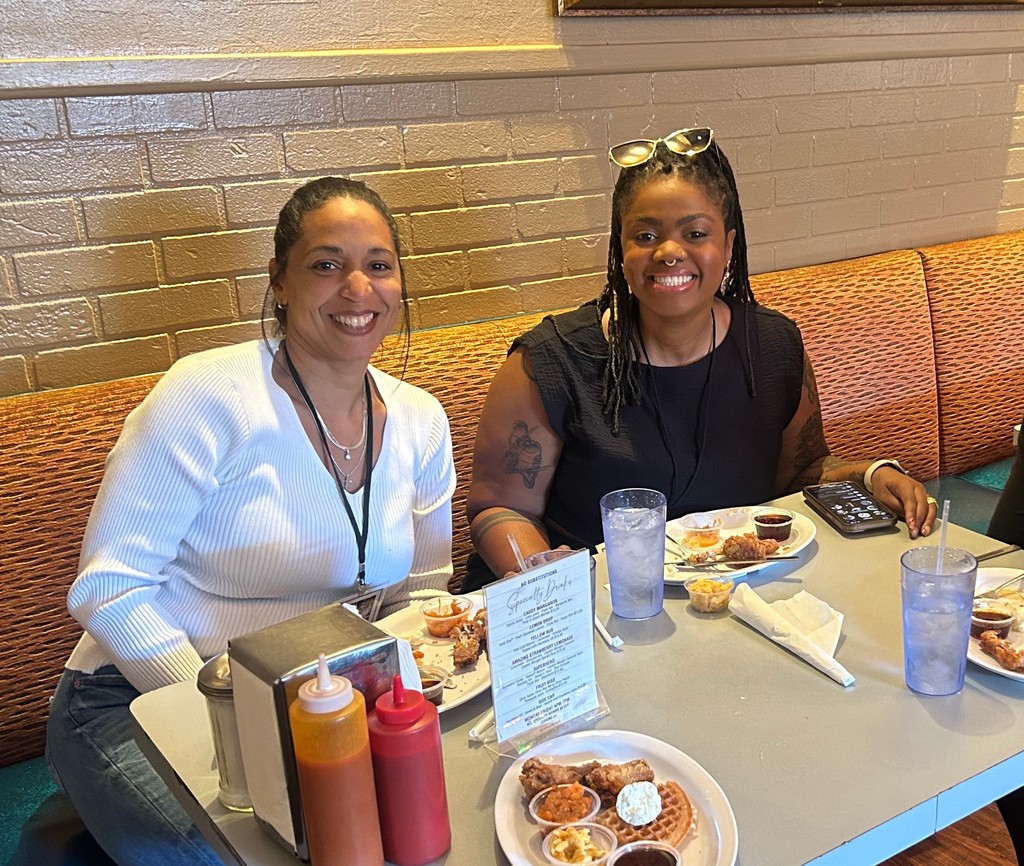 BlackFoodTour's tweet photo. Today we honor Juneteenth, a powerful day of liberation and reflection in Black history. Let's use today to not only enjoy delicious meals but also to recognize the contributions of Black chefs, farmers, and culinary pioneers who have shaped our tastes and cultures. 

✊🏾✊🏾✊🏾✊🏾 https://t.co/SCTWDVCyno