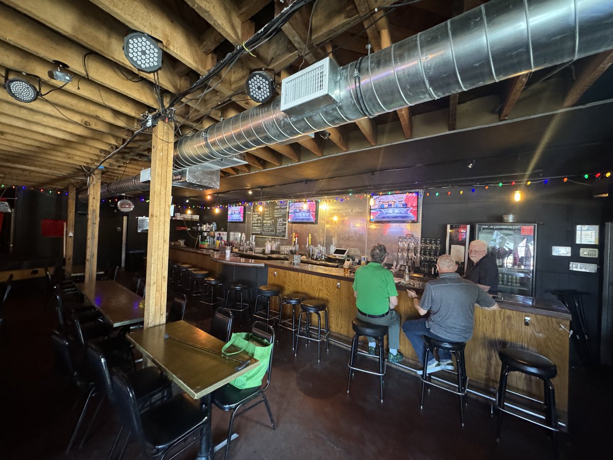 lacelticsc's tweet photo. The new home of the LA CSC. TR!P - only a few blocks from Santa Monica beach. We look forward to seeing you for the new season. Tennent's on tap. Membership for the season (pays for Celtic TV) $50 for under 65 year olds and $25 for 65 year olds and over. https://t.co/HNsuwkVTWI
