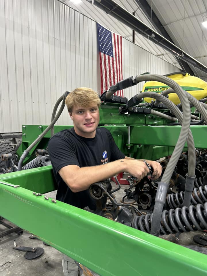 BoeckFO's tweet photo. Mikey is helping us out this summer for his SAE through the EMF FFA Chapter. We're so glad to have him on the team! https://t.co/AKwLWsuSsV