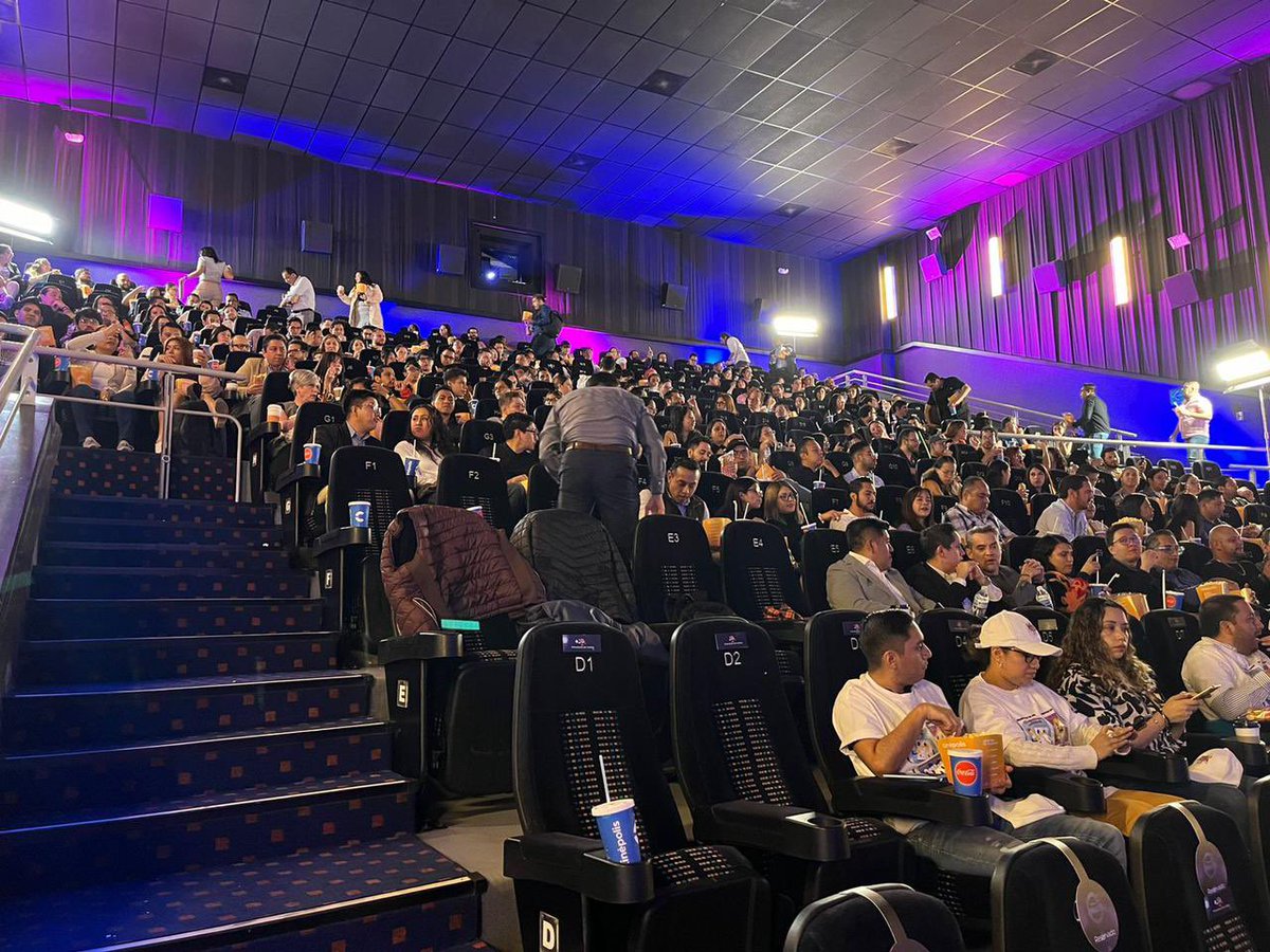 mexacreativamx's tweet photo. Estamos en el #UpaxUpdate 🎬
Un evento de @upax_oficial donde compartimos resultados de la primera mitad del año y tomamos fuerza para el segundo semestre. 💪🏼. #SomosMexaCreativa
Visita nuestro sitio web:
https://t.co/op60f0SB1h https://t.co/yt45qIcbXg