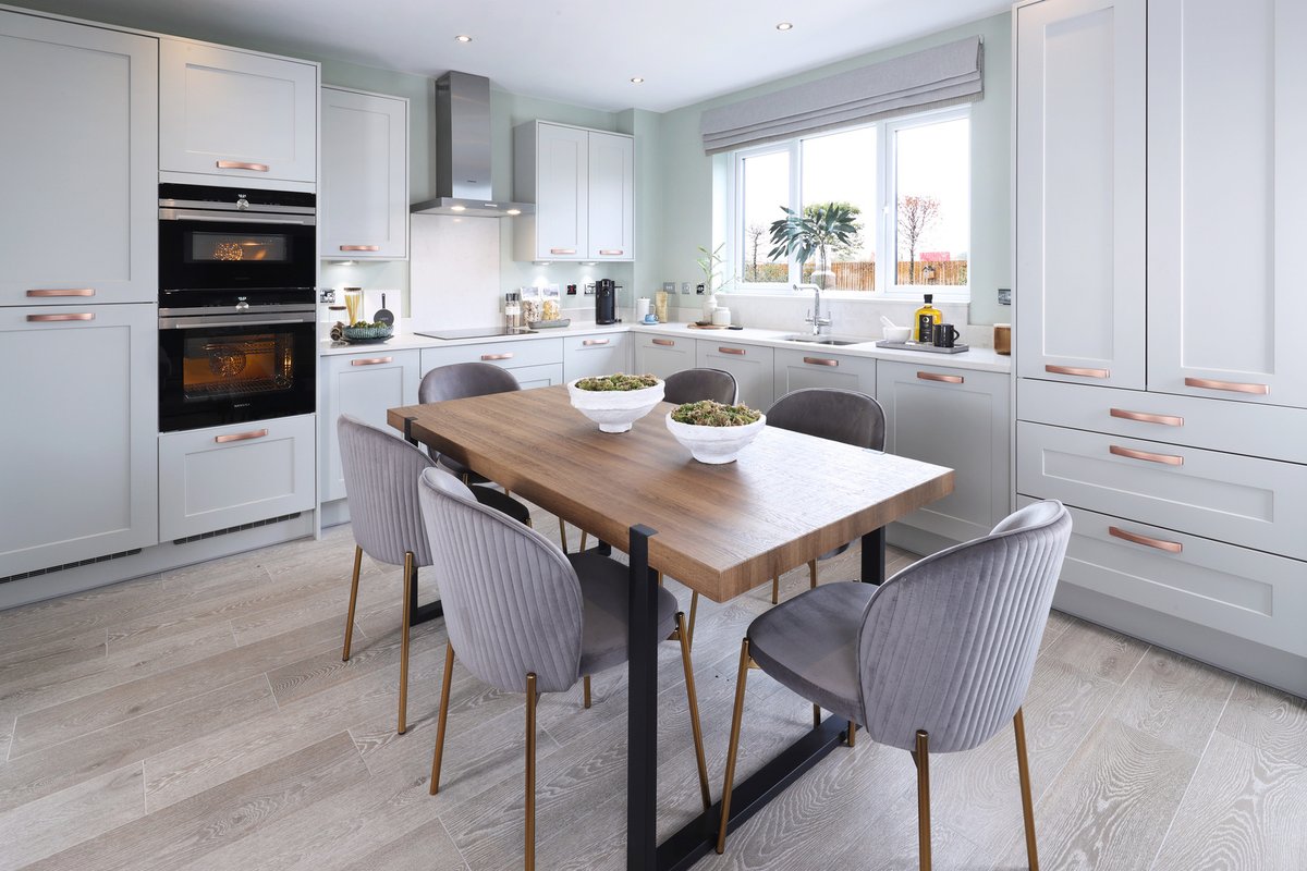 Redrow's tweet image. Adopt natural forms...

“Think silestone or marble worktops, highlighting veining and natural patterns,” says interiors expert. Helen 💭

Here are the top 5️⃣ countertop trends 👉 bit.ly/3yHUVGK

#KitchenColours #KitchenTrends #Interiors #KitchenDesign #KitchenInspo