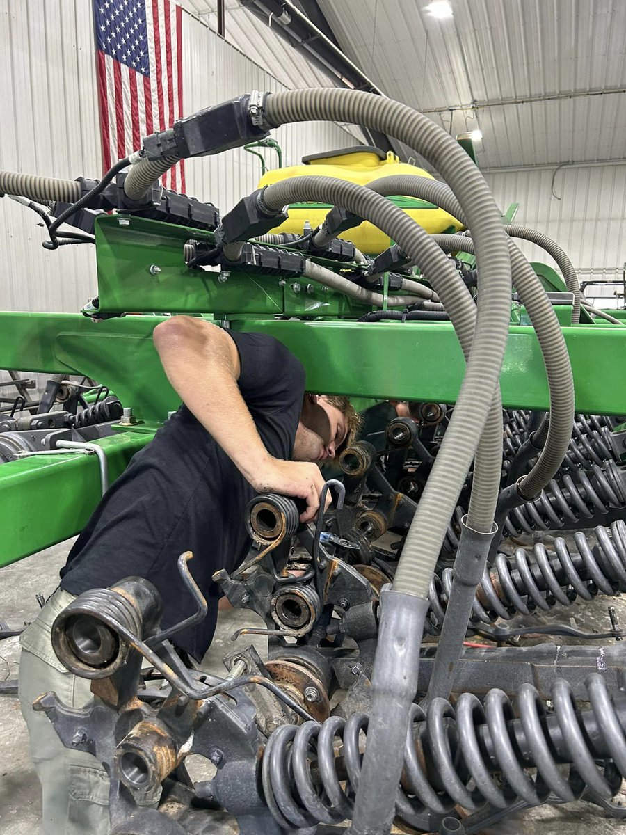 BoeckFO's tweet photo. Mikey is helping us out this summer for his SAE through the EMF FFA Chapter. We're so glad to have him on the team! https://t.co/AKwLWsuSsV