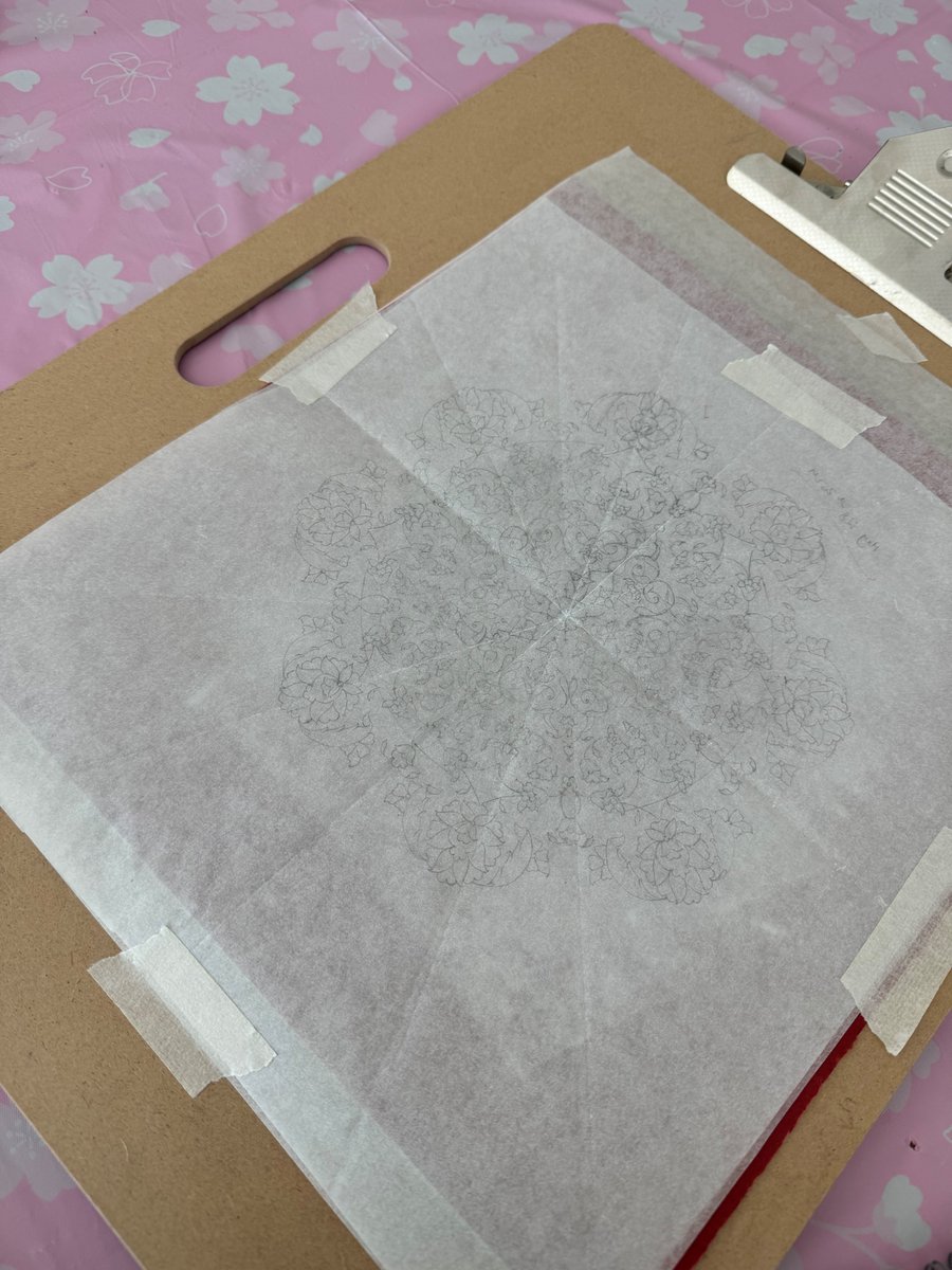 anwaaralasousi's tweet image. Today I finished tracing and preparing  a Rumi pattern to paint with gold! 
#islamicpattern #イラスト