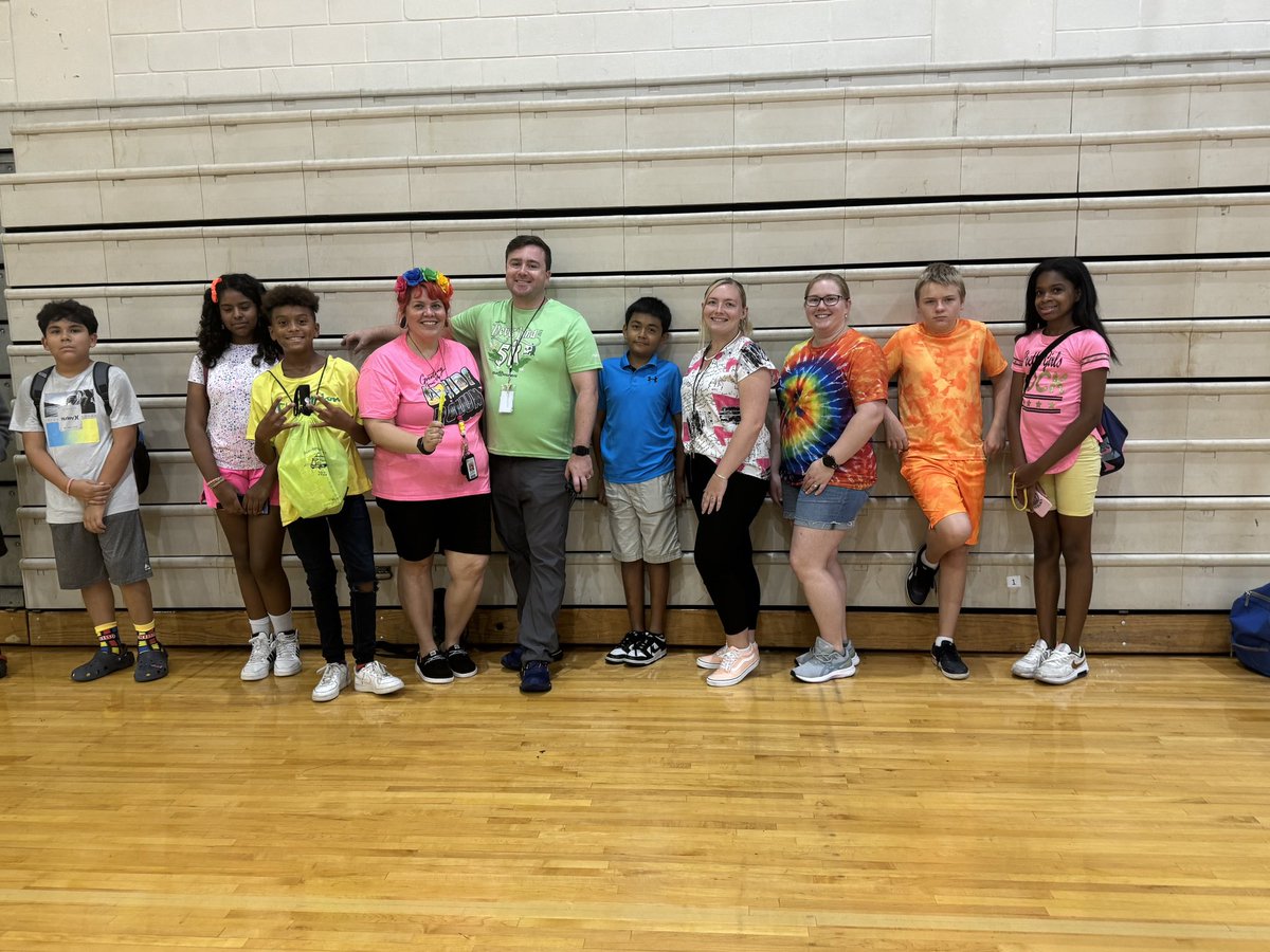 PiedmontlakesMs's tweet image. Futures are looking bright at the PLMS Summer Learning Camp and so are the campers!!! Neon day!! #summerlearningfun #myfutureisbright #PiedmontStrong @PLMS_DrRay