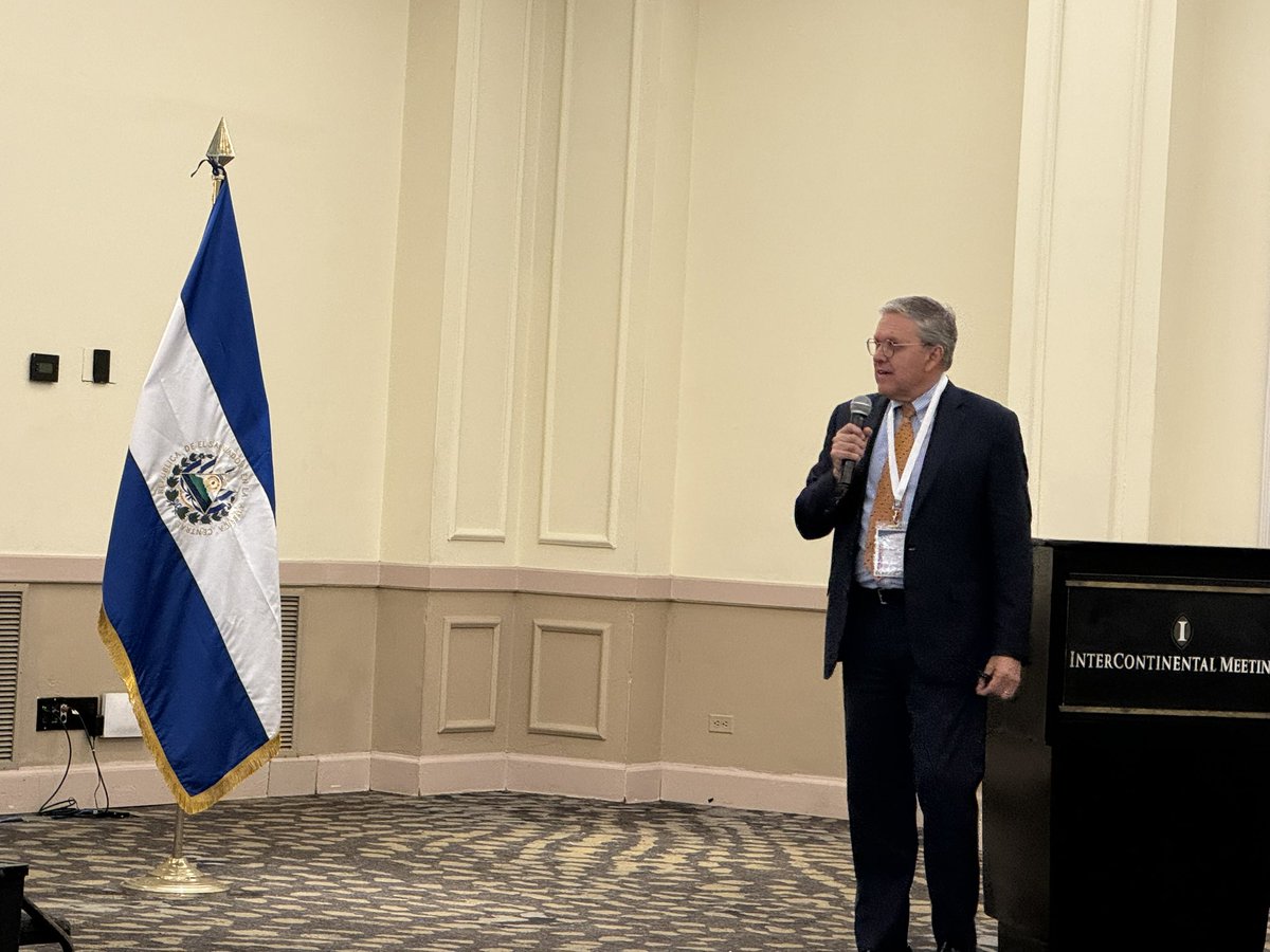 SOLYEP71's tweet photo. Presentación de nuestro @CNEC_Mexico Secretario y Vicepresidente Internacional @ferfavela10 en el Congreso Internacional de Consultoría @FEPAC_LA en El Salvador. Gracias a #ACODES https://t.co/W98mGWBm9U