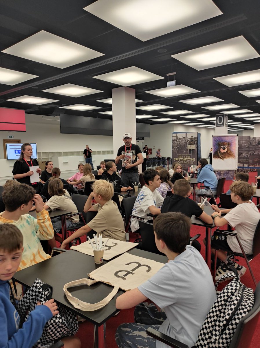 ipn_warszawa's tweet photo. Zakończył się Wielkopolski Kongres Pamięci Narodowej!
🌟 Dziękujemy za udział w zajęciach, warsztatach komiksowych i spotkaniach z autorami oferowanych przez #Edukacja @ipn_warszawa.
Zapraszamy na kolejne wydarzenia! 👋
#IPN #Historia #Kultura #IIWŚ #Wielkopolska #IpnWa https://t.co/sV8JnQ0Nrk