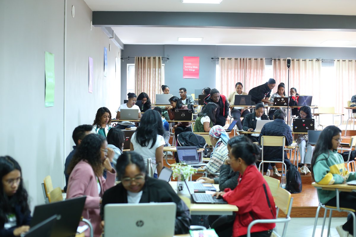 DjangogirlsTNR's tweet image. Le 17 juin 2024, a eu lieu notre atelier de découverte sur la programmation web pour les filles #DjangoGirls #TNR 6ème édition . Ça s'est passé à l'amphithéâtre de Arkeup Academy Anosivavaka. Nous tenons à remercier #DjangoSoftwareFoundation #ELLE #PSF de nous avoir soutenu!🫶🙏