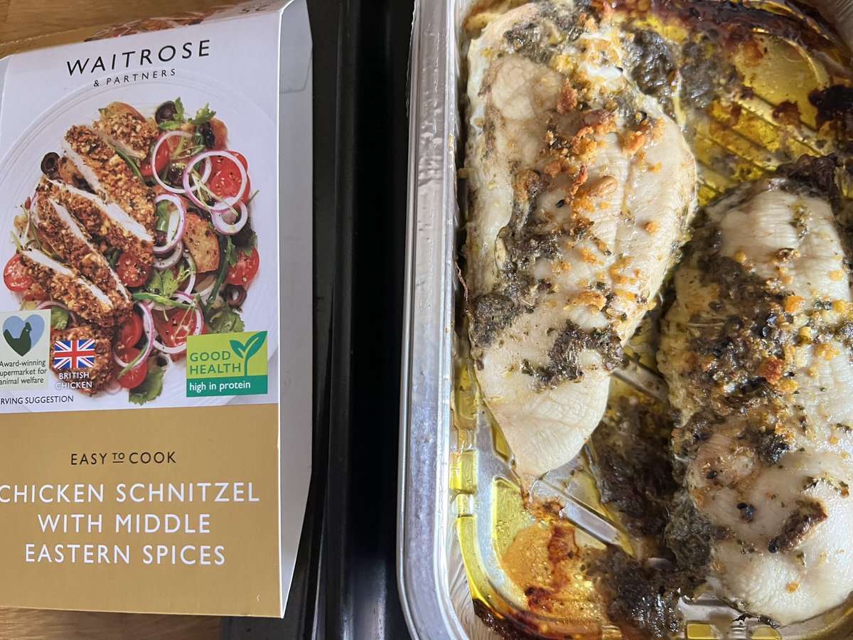tim_astley's tweet photo. @waitrose my dinner doesn’t exactly look like the photo on the box! #disappointingfood https://t.co/Q6ZPlUkF0I