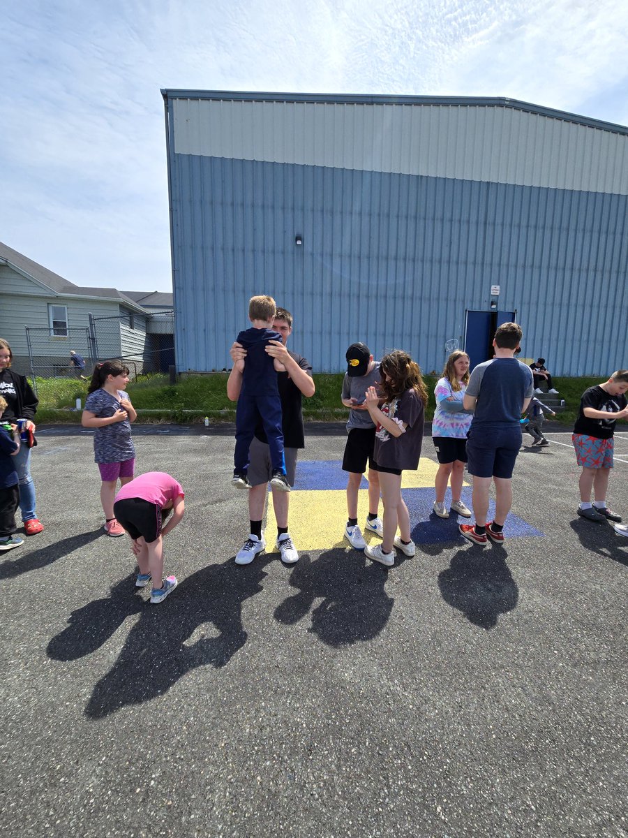 We all had so much fun outdoors today, thank you Mr. Kieley for organizing it all!
<a href="/NLSchoolsCA/">NLSchools</a> <a href="/LaurenGregoryNL/">Lauren Gregory</a> @Lutheriam <a href="/chrisryan987/">Christopher Ryan</a> @mmelong709 #outdoorfun