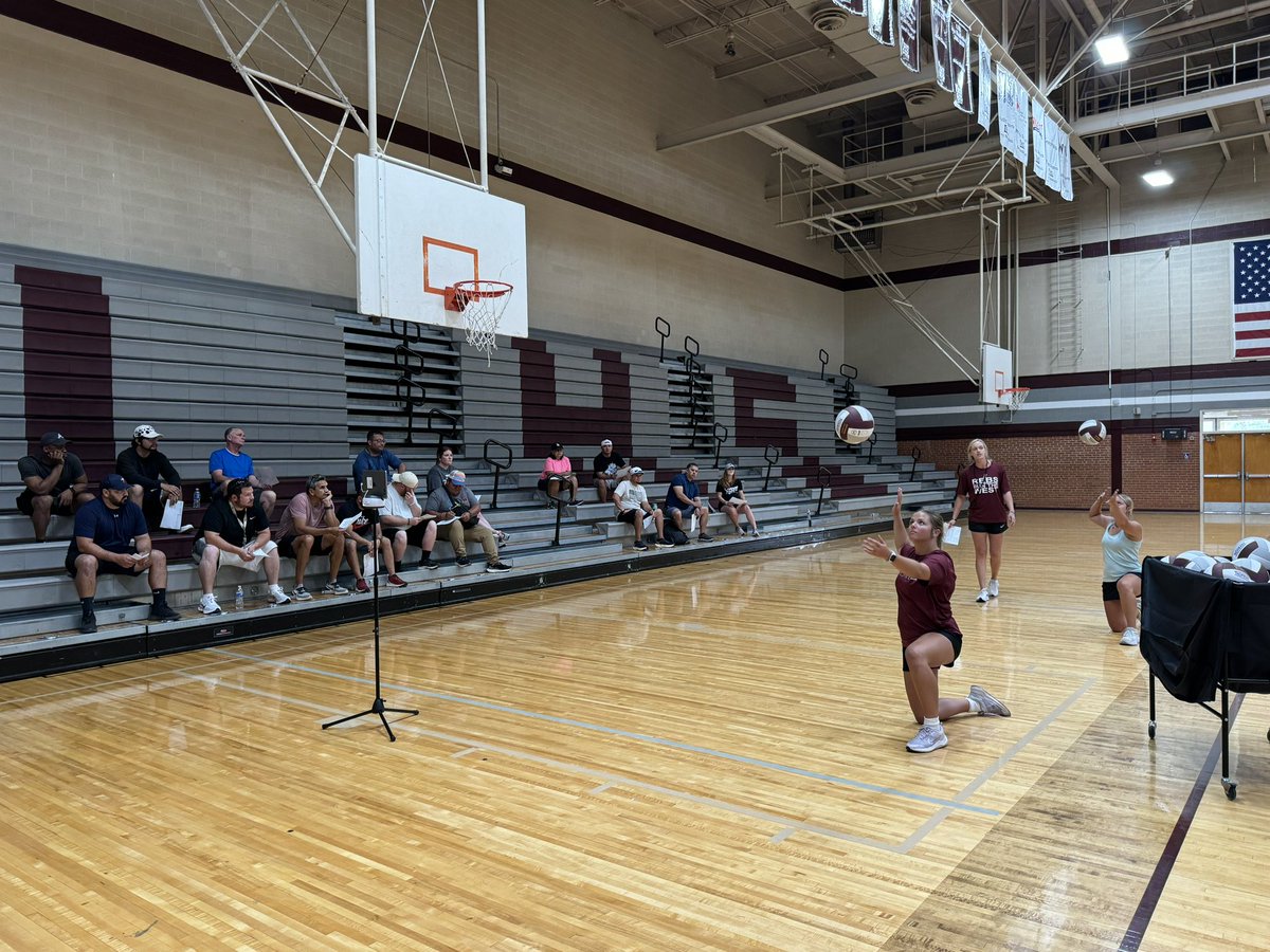 amlopez4's tweet image. Coach Anglin leading a “Learn &amp;amp; Play” with our Elementary PE Teachers to learn the essentials about volleyball for 6th grade PE! This is a great turn out from our elementary teachers on a summer day! Thank you to Coach Anglin for leading! #MISDProud