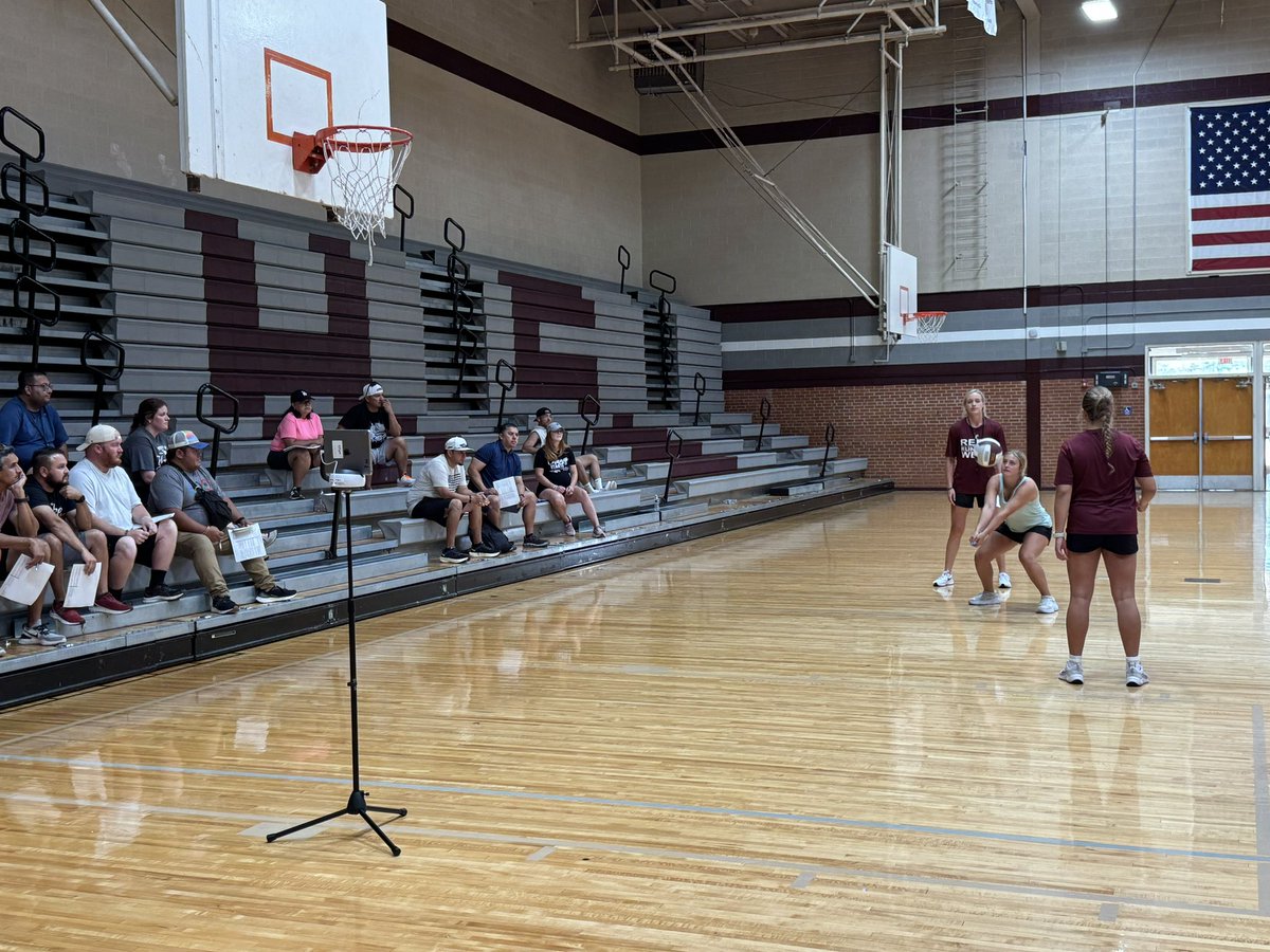 amlopez4's tweet image. Coach Anglin leading a “Learn &amp;amp; Play” with our Elementary PE Teachers to learn the essentials about volleyball for 6th grade PE! This is a great turn out from our elementary teachers on a summer day! Thank you to Coach Anglin for leading! #MISDProud