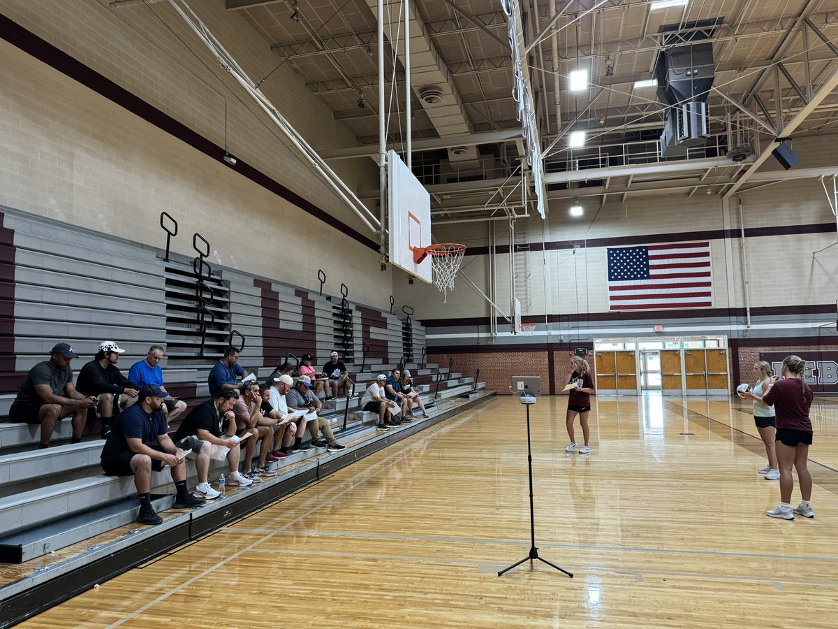 amlopez4's tweet image. Coach Anglin leading a “Learn &amp;amp; Play” with our Elementary PE Teachers to learn the essentials about volleyball for 6th grade PE! This is a great turn out from our elementary teachers on a summer day! Thank you to Coach Anglin for leading! #MISDProud