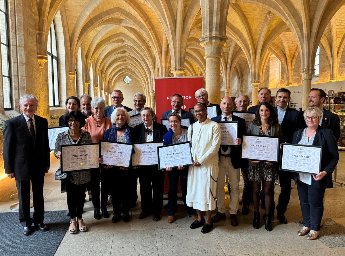 fond_patrimoine's tweet photo. 🏆Ce soir au @CBernardins, la @fond_patrimoine remet le PRIX SÉSAME 2024.
Soutenu notamment par le Fonds du Bien Commun, il récompense 15 lauréats pour leurs initiatives réalisées au sein d’édifices religieux et liées à un usage partagé ou une reconversion respectueuse des lieux. https://t.co/tLlmuxjN4x