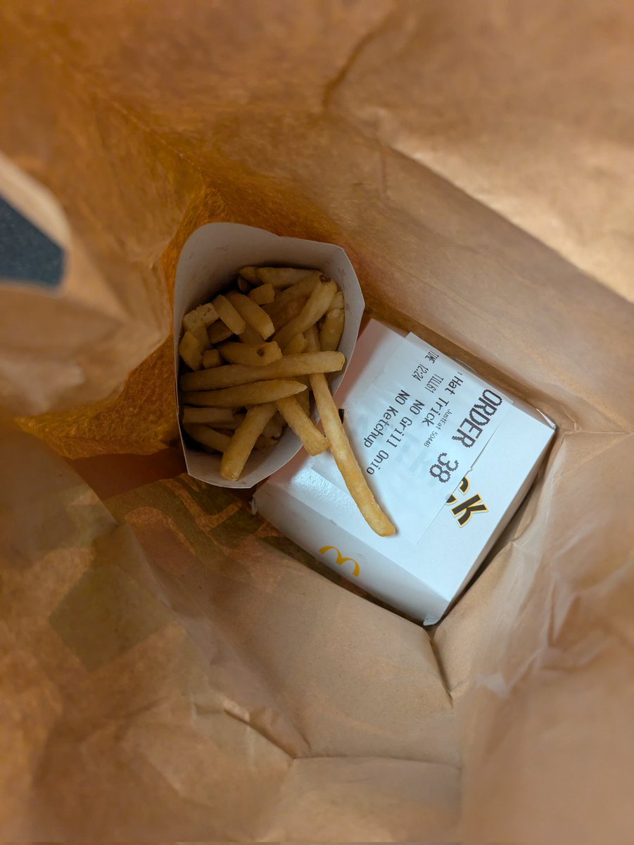 amacabrefellow's tweet photo. @JustEatUK this order was delivered to me and is NOT what I ordered. Your customer service have denied me a refund. I could not consume any of this due to dietary requirements (vegan). Screenshot of my order. This was a driver mix up and I demand my money back. https://t.co/HV1Xijwkej