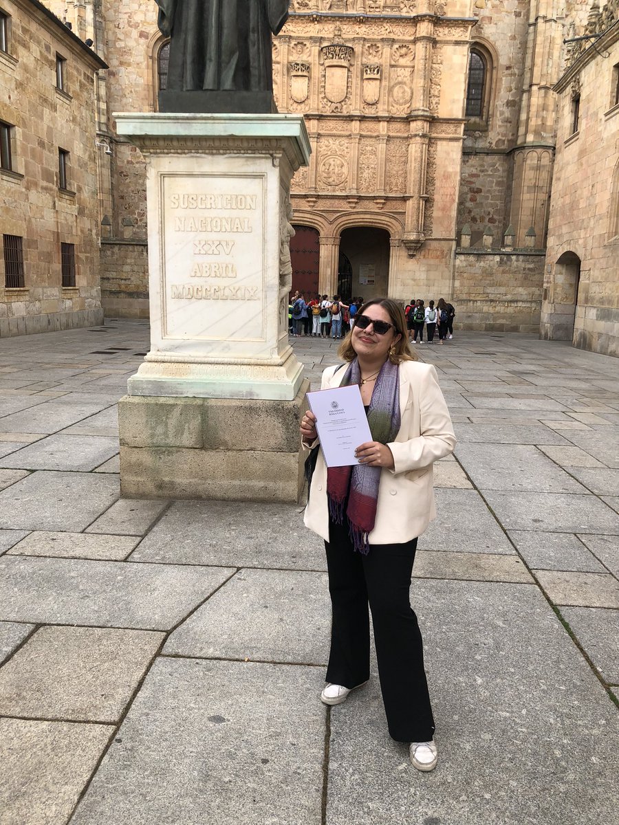 noeliaamf's tweet photo. Hoy acabo una de las etapas más bonitas hablando, como no, de mi tierra y de su diputación. Muy agradecida por estos años 🐸🎓 https://t.co/MQcEMOUrVI