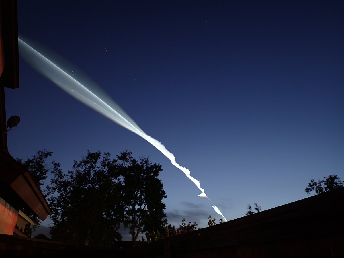 MannyGutsche's tweet photo. A spectacular sight of another successful #SpaceX launch of #Starlink satellites from Vandenberg AFB last night. https://t.co/RkAHlQkcKU