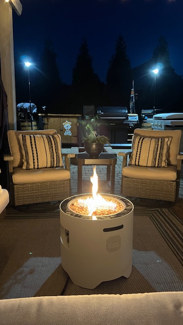 Our voyager is not only portable but also looks beautiful on any size patio. Kids and adults will be entertained with our beat to music sound reactive technology. 🎶