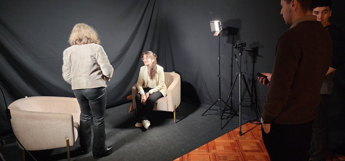 LegadoEdiciones's tweet photo. Hoy a las 19:00 hrs por el canal de youtube de @elliberocl pueden ver la entrevista a la escritora @batallan_lupe y el viernes 21 es el gran lanzamiento a las 19:00 hrs en el Hotel Stanford en Coronel 2380, providencia. ¡Los esperamos! https://t.co/w3bvhWx5l8