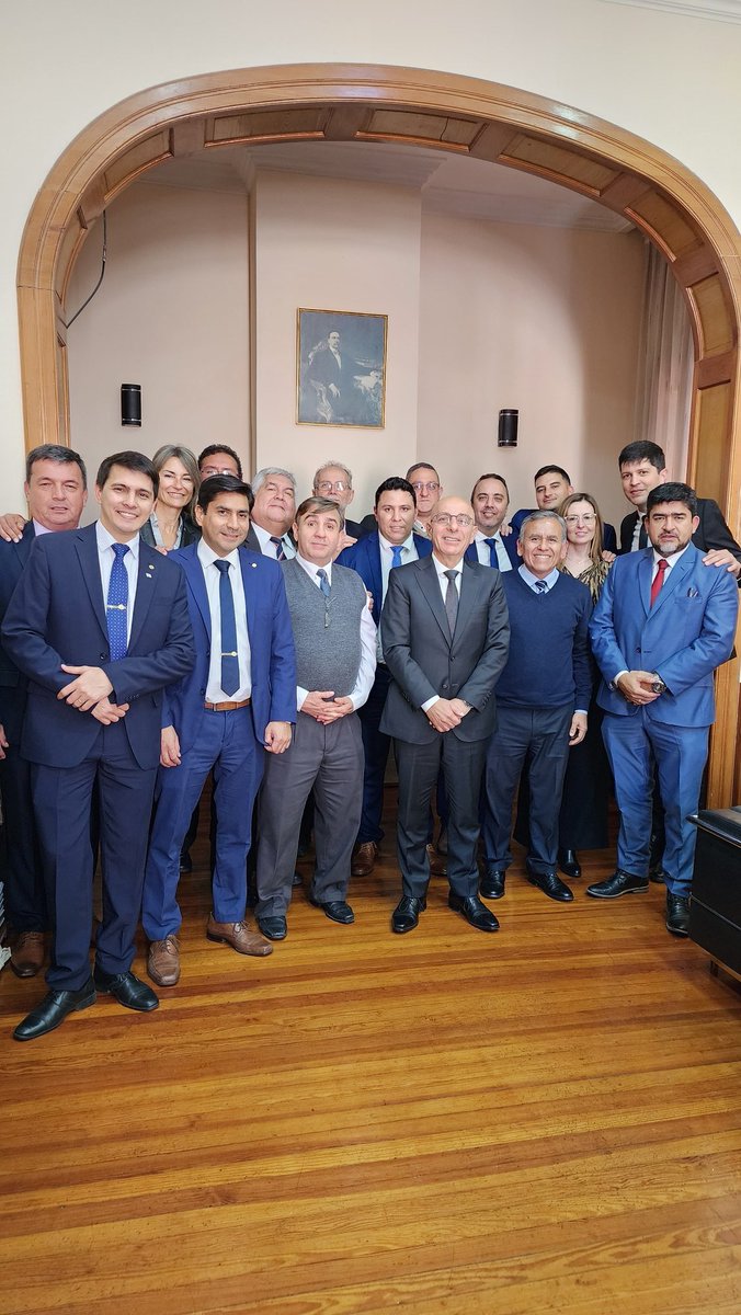 carlosrovetto's tweet photo. Reunión de trabajo con la participación de gerentes que integran la Gerencia Zonal Noroeste. https://t.co/YQjXPaLbBq