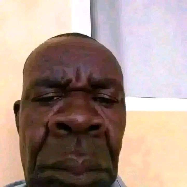 Teebang305's tweet photo. @Carolinerathabe Nkare o taxi owner https://t.co/MnTQwbwFQ0