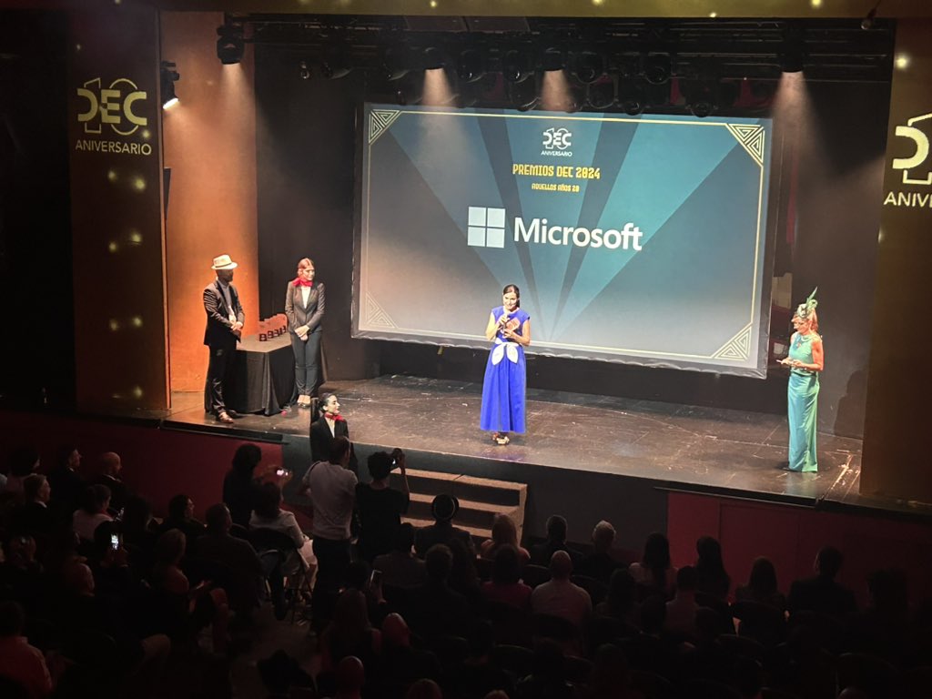 Asociacion_DEC's tweet photo. 🏆 Y el premio a la Mejor Marca en Experiencia de Cliente es para... ¡Microsoft! Felicidades a Carolina Castillo, directora de Operaciones y Marketing de @MicrosoftES. 🎉

#PremiosDEC #Marcas #CX @Microsoft https://t.co/o8TH8cYQwN