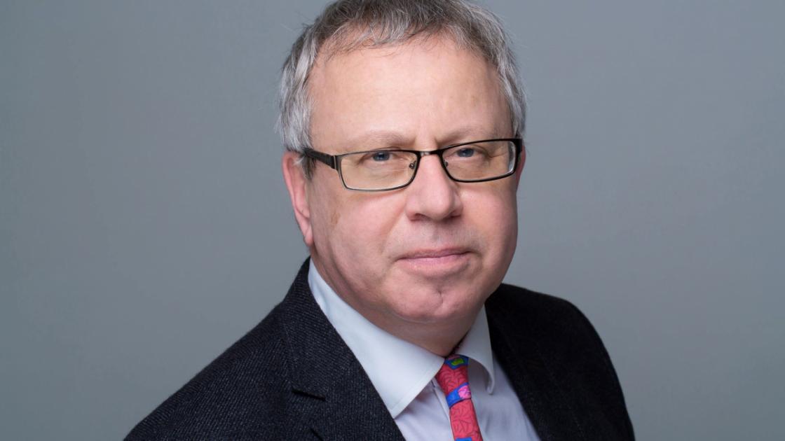 Chris White received an OBE for services to local government after 31 years as a Liberal Democrat councillor, including a stint as council leader from 2019 to 2024. dlvr.it/T8Vg1N
