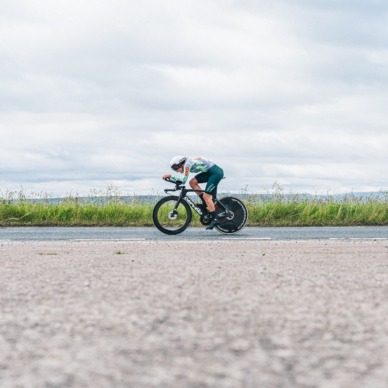 BritishCycling's tweet photo. Anna Henderson regained her national time-trial title, while Josh Tarling retrained his, on a thrilling opening day of the 2024 Lloyds Bank National Road Championships at Catterick Garrison. 

Josie Nelson and Tomos Pattinson claimed the under-23 crowns. 

#NatRoadChamps
