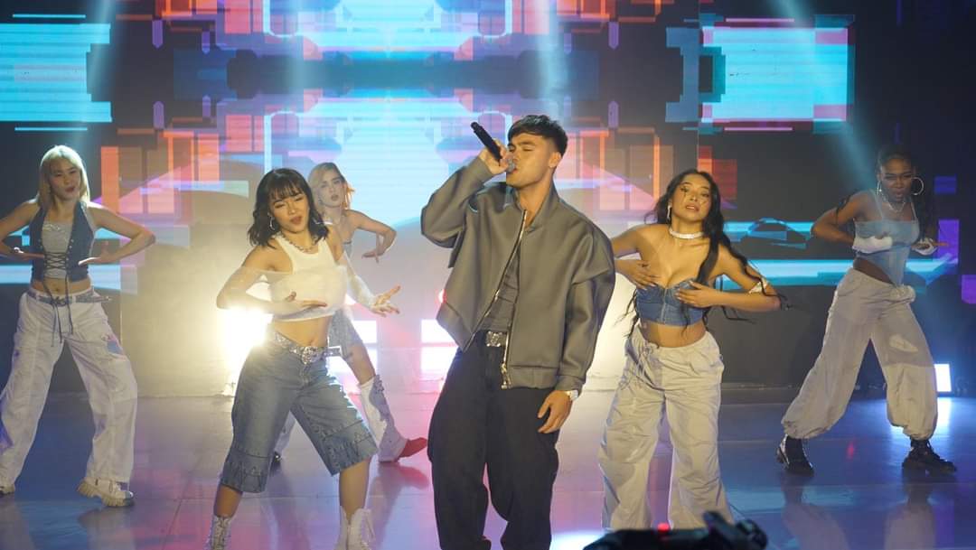 BaileyNewsBR's tweet photo. O MAIOR DE TODOS!!!! Bailey se apresentou hoje no programa "Showtime" nas Filipinas 🎶🫶🏻 https://t.co/UiuxeFeCBQ