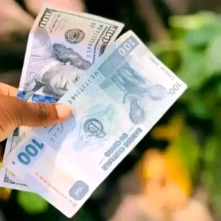 kamba82's tweet photo. Ces deux billets en 1997 avaient la même valeur  😭😭😭 https://t.co/XE1cvhGT2k