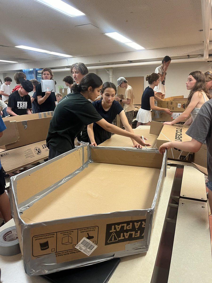 Fern Ave PS (@fernaveps) on Twitter photo Grade 8’s building their boats for the big race in our pool !
Thank you families and staff for facilitating this yearly tradition ! 😄💕☀️<a href="/tdsb/">Toronto District School Board</a> Grade 8’s building their boats for the big race in our pool !
Thank you families and staff for facilitating this yearly tradition ! 😄💕☀️<a href="/tdsb/">Toronto District School Board</a>