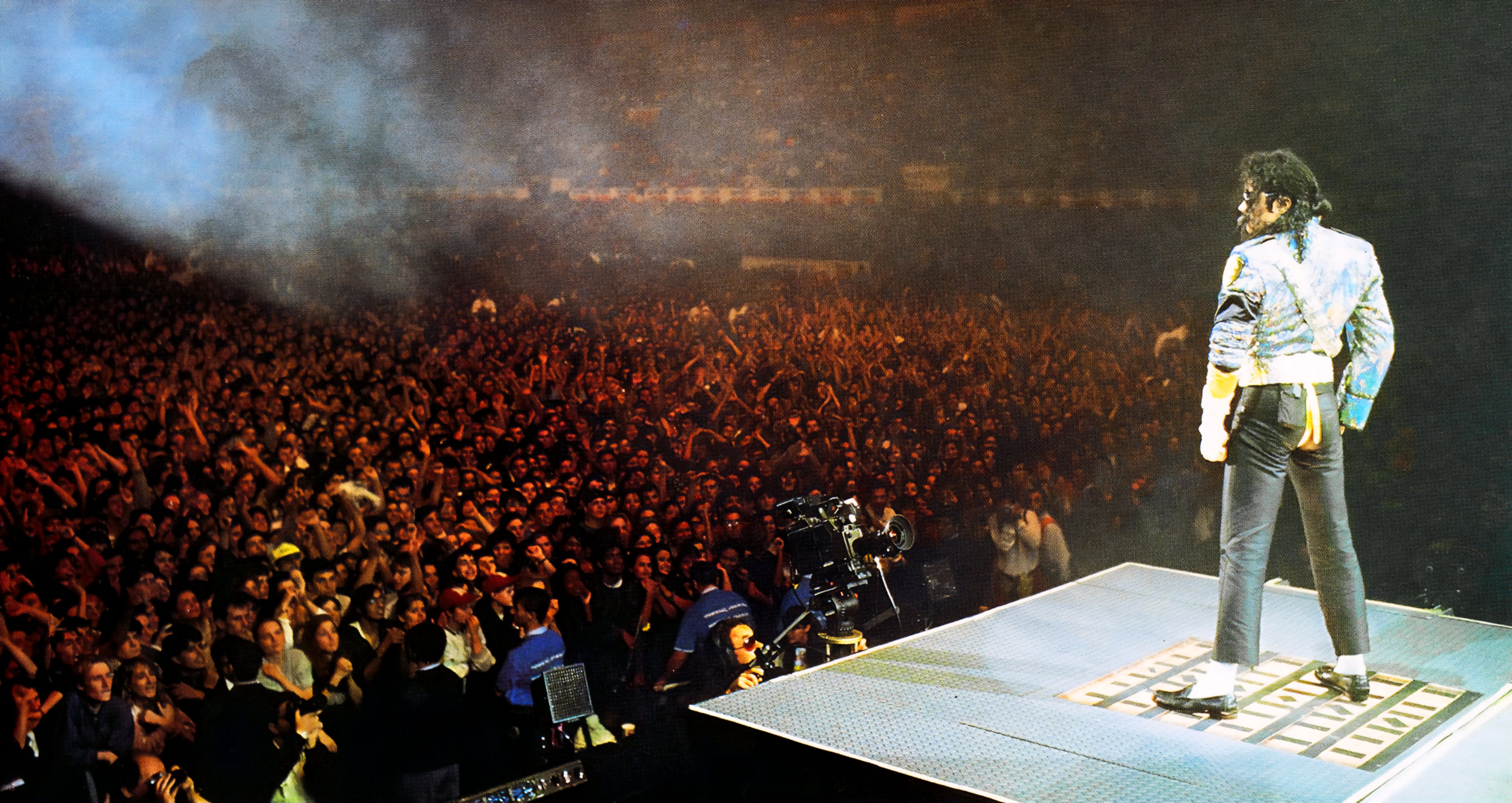 Victor ✨ | 𝗠𝗝 𝗙𝗔𝗡 on X: "📸 | Michael Jackson (Dangerous Tour 1992) https://t.co/TW5ORFojxx" / X