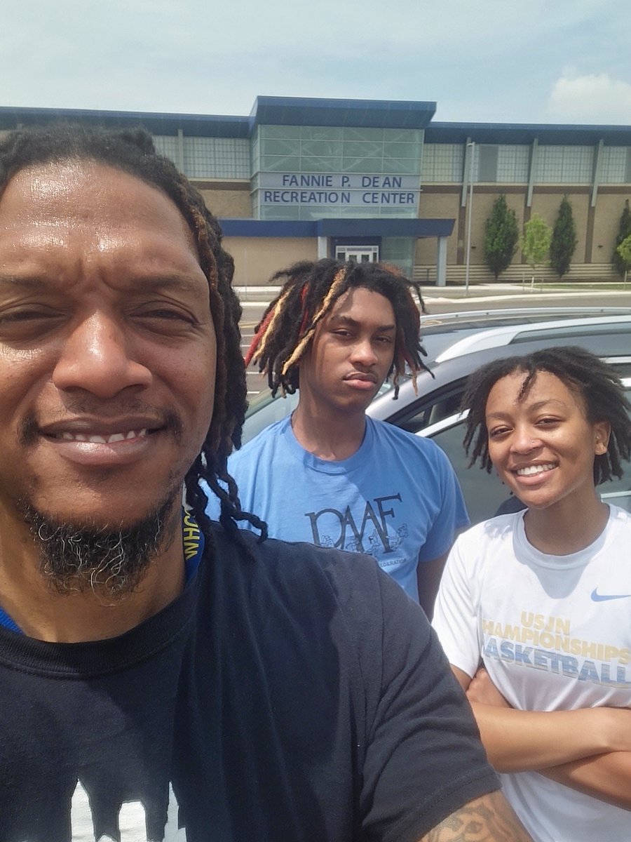 blu216's tweet image. always a great day when these two are in the gym together. #itdontstop #macd #mags #young #skaiblu #ballislife #Strive4Greatness @kingkail13 @mahoganyc13