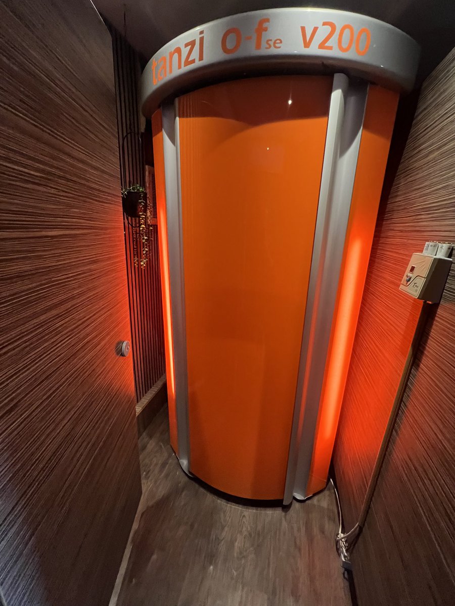 WeSellSunbeds's tweet photo. Busy day yesterday doing a full clean service retube of 4 very needy sunbeds but 8hr and a lot of new parts and TLC they all shine like a new pin and perform like new 
Buying Need #Sunbed Maintenance work, Servicing, Cleaning, Tubing or Moving
📞Sunbed Sales&amp;Servicing 07714287532 https://t.co/b8HmFuf4N1