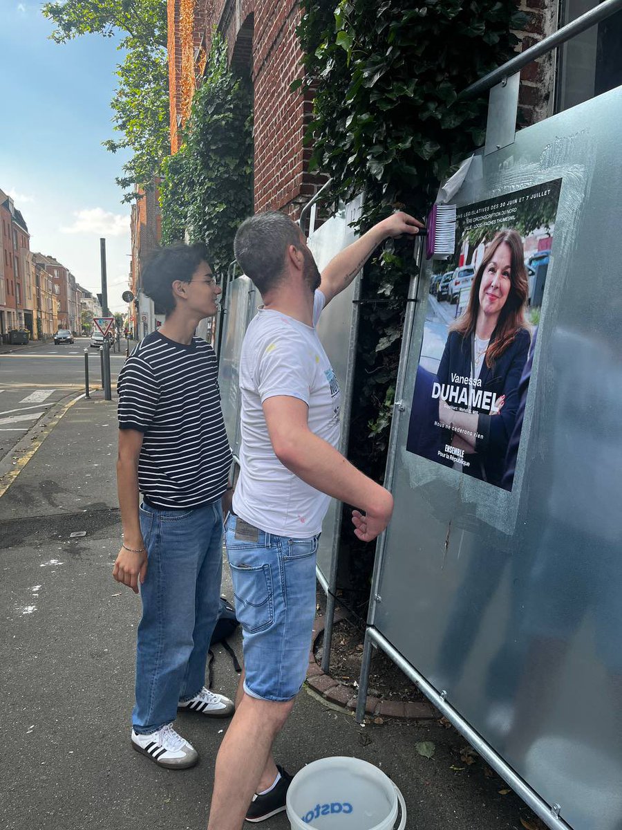 MehdiElMir's tweet photo. Une belle mobilisation aujourd’hui à #Lille, #Loos et #Faches. Nous étions sur toute la circonscription, à la rencontre des habitants. Boîtage, tractage, porte-à-porte, échanges avec les associatifs, et une visite inspirante à la Gare Saint Sauveur ! ✊ #Circo5901 https://t.co/MpgsZvKn5V