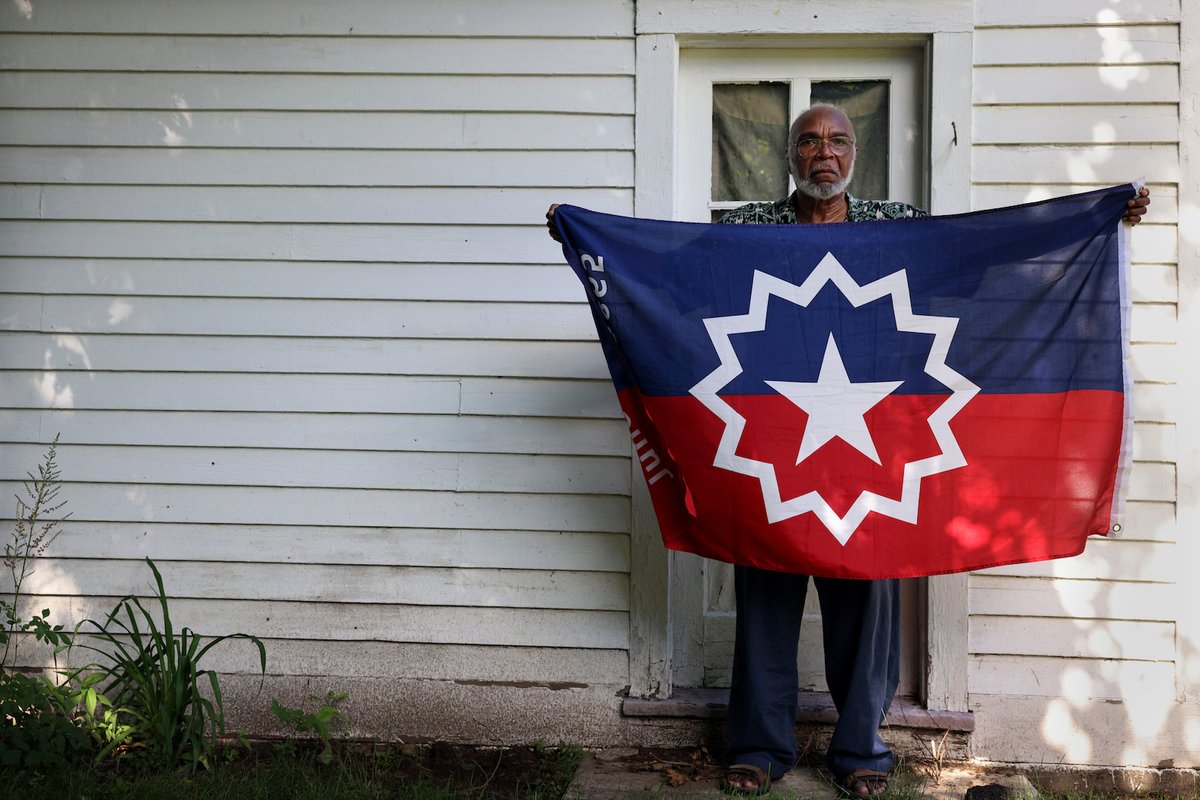 As we honor #Juneteenth and continue to work to protect and advance Black political power, let us reflect, educate, vote, and take action to ensure that in commemorating the past, we continue to light the path toward meaningful change forward.
naacpldf.org/juneteenth-vot…