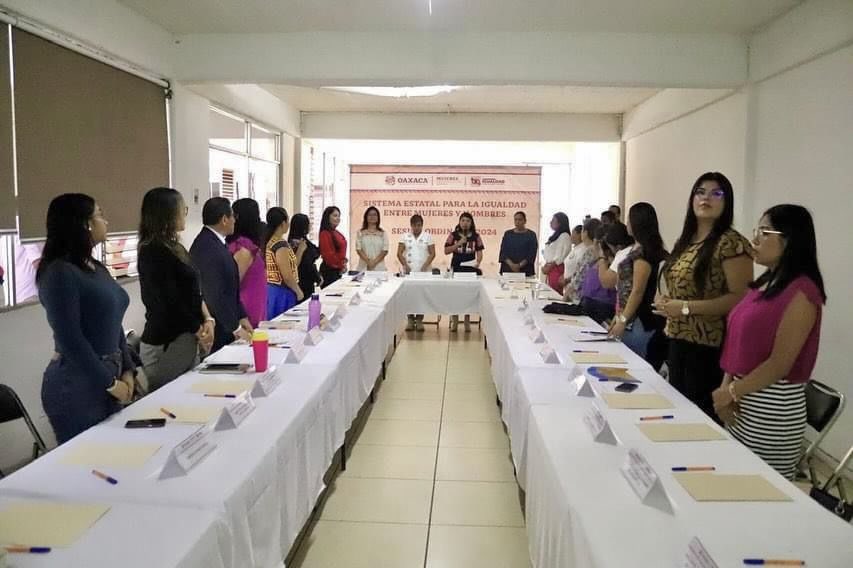 A fin de sumar esfuerzos interinstitucionales para realizar acciones coordinadas que permitan promocionar y procurar la igualdad de género, la titular del <a href="/IMMOax/">Instituto Municipal de la Mujer</a>, participó en la Primera Sesión Ordinaria del Sistema Estatal para la Igualdad entre Mujeres y Hombres 2024.