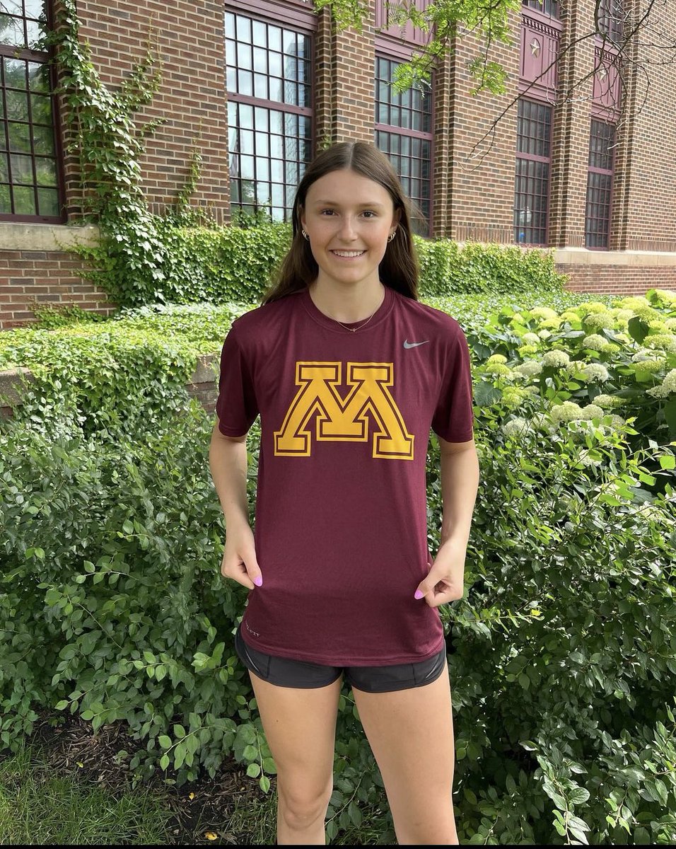 Elena Hoecke is staying home after committing to Minnesota. The 6-foot-3 middle blocker is ranked as the No. 14 overall 2026 prospect by Prep Dig and 44th by PrepVolleyabll.
