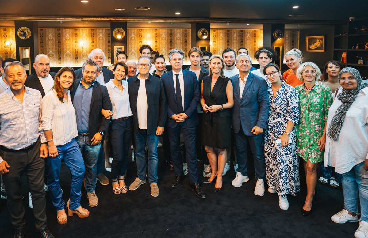 Accueil chaleureux à Marseille chez <a href="/SabrinaRoubache/">Sabrina Agresti-Roubache</a>, candidate à sa succession dans la 1ère circonscription des Bouches-du-Rhône, que je suis venu soutenir aujourd’hui.

Marseille est une ville cosmopolite, ouverte sur le monde et sur l’avenir. 

Battons-nous, les extrêmes ne