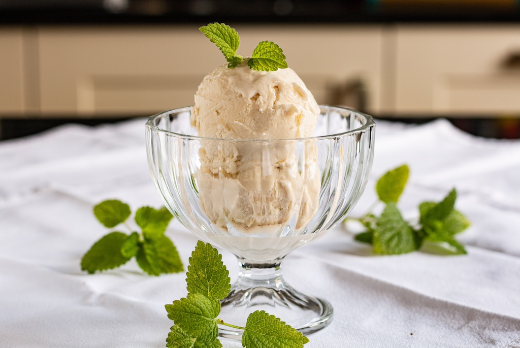 ** Lemon balm ice cream ** A great recipe for a rampant herb: noseychef.com/2024/06/19/lem… #lemonbalm #melissa #icecream #recipe #instafood #foodporn #summerfood