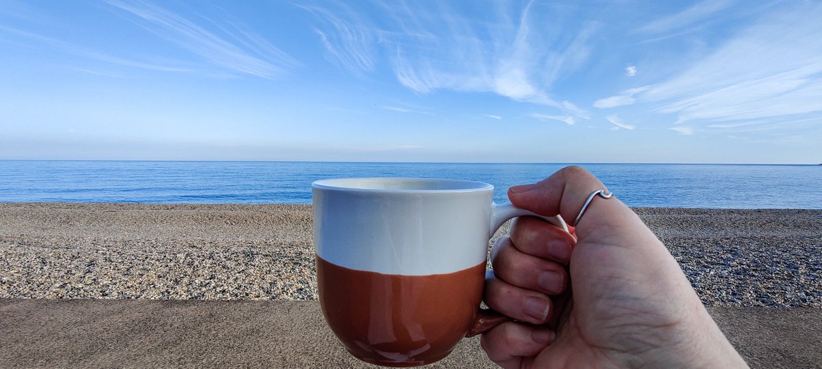 This is the life ... 
Happy hump day everyone. 🥰