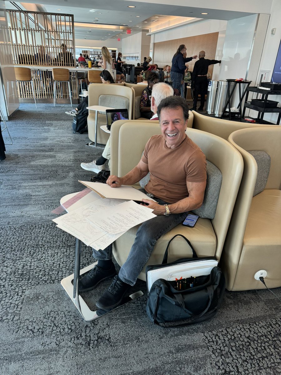 JrRomita's tweet image. Work never stops with deadlines and Comic-Cons around the world! I'm so blessed to be able to do what I do, I wouldn't change a thing!
#comic #deadlines #travel #italy #bergamo #Marvel