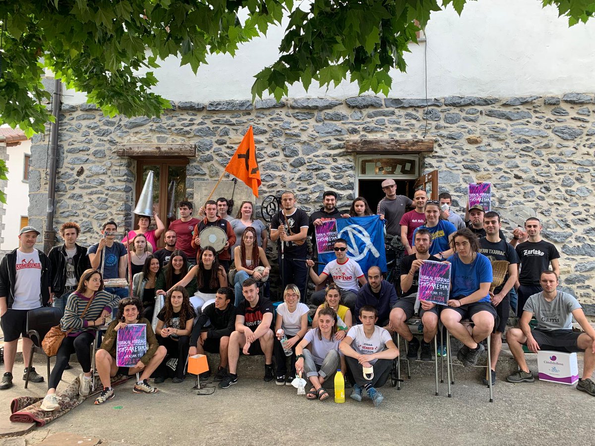 GTXGA_Topaketak's tweet photo. 𝐔𝐑𝐑𝐈𝐀𝐊 𝟏𝟗, 𝐋𝐄𝐈𝐓𝐙𝐀

Gorde Euskal Herriko Gaztetxe eta Gazte Asanbladen topaketen data eta lekua!!

𝐀u𝐭o𝐠e𝐬t𝐢o𝐚 𝐬a𝐫e𝐭u, 𝐞t𝐨r𝐤i𝐳u𝐧a o𝐤u𝐩a𝐭u.🔥 https://t.co/UCQXbrmR8V
