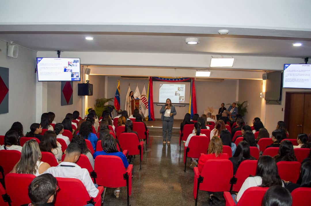 mintransporteve's tweet photo. 1/2 ¡Entérate! Con gran éxito se desarrolló el 1er Seminario de Tripulantes de Cabina de Pasajeros, en las instalaciones del @IuacVenezuela donde se tocaron temas de gran relevancia, para el desarrollo de estos profesionales y la importancia de los mismos en el sector aéreo.
#ElTipoEsNico