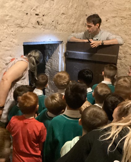 SSMJClitheroe's tweet image. Fantastic trip to Clitheroe Library this morning with year 2. They really enjoyed the dungeons and finding out all about what it might be like to be a refugee. Thank you to Chris for showing us around. #refugeeweek2024 @clithadvertiser #Clitheroelibrary ⁦
@LancsLibraries 
⁩ ⁦