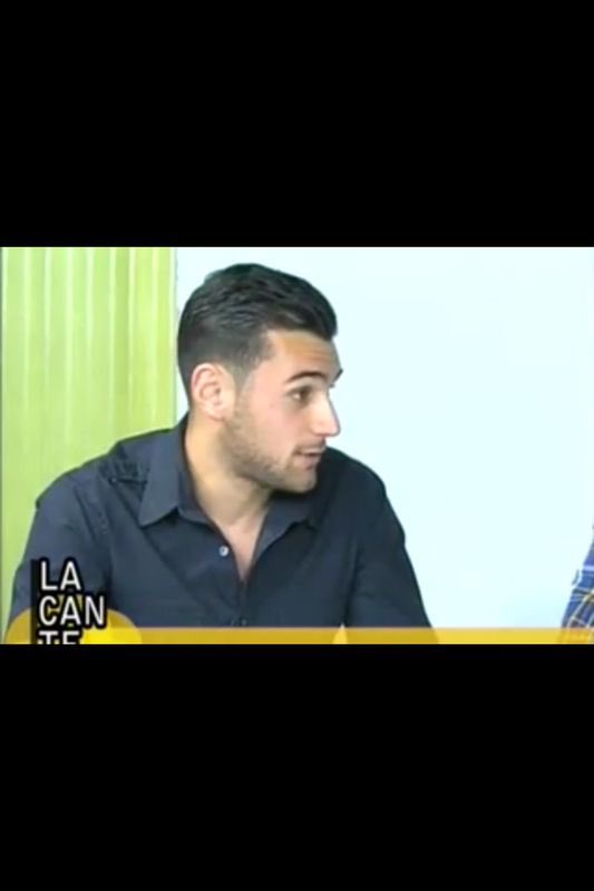 Baúl de los recuerdos modo ON!😅 Aquí os dejo unas fotos de mi etapa en Cantabria TV cuando hacia junto a Edu Pesquera el programa “La Cantera”. Una bonita experiencia👌🏼