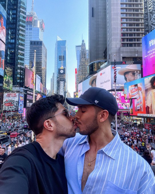 Our first time here @AndresGuedez0  📍Time Square https://t.co/zvx7DLn90N<a class="tags" target="_blank" title="On Twitter" href="/?out=eyJ0eXAiOiJKV1QiLCJhbGciOiJIUzUxMiJ9.eyJpYXQiOjE3MTkzNzA5NzAsImlzcyI6InR3cG9ybnN0YXJzLmNvbSIsIm5iZiI6MTcxOTM3MDk3MCwiZXhwIjoxNzUwOTA2OTcwLCJyZWRpcmVjdF91cmwiOiJodHRwczovL3R3aXR0ZXIuY29tL0FuZHJlc0d1ZWRlejAifQ.p82Ui-hlnJt-aPsnhdsT3CFv4J0crYQAn5ccc-Joguaw-DIpc8kOiCgiNfCRD-YquOMjkL_6aWJGR3xFTEulMQ">@AndresGuedez0</a>