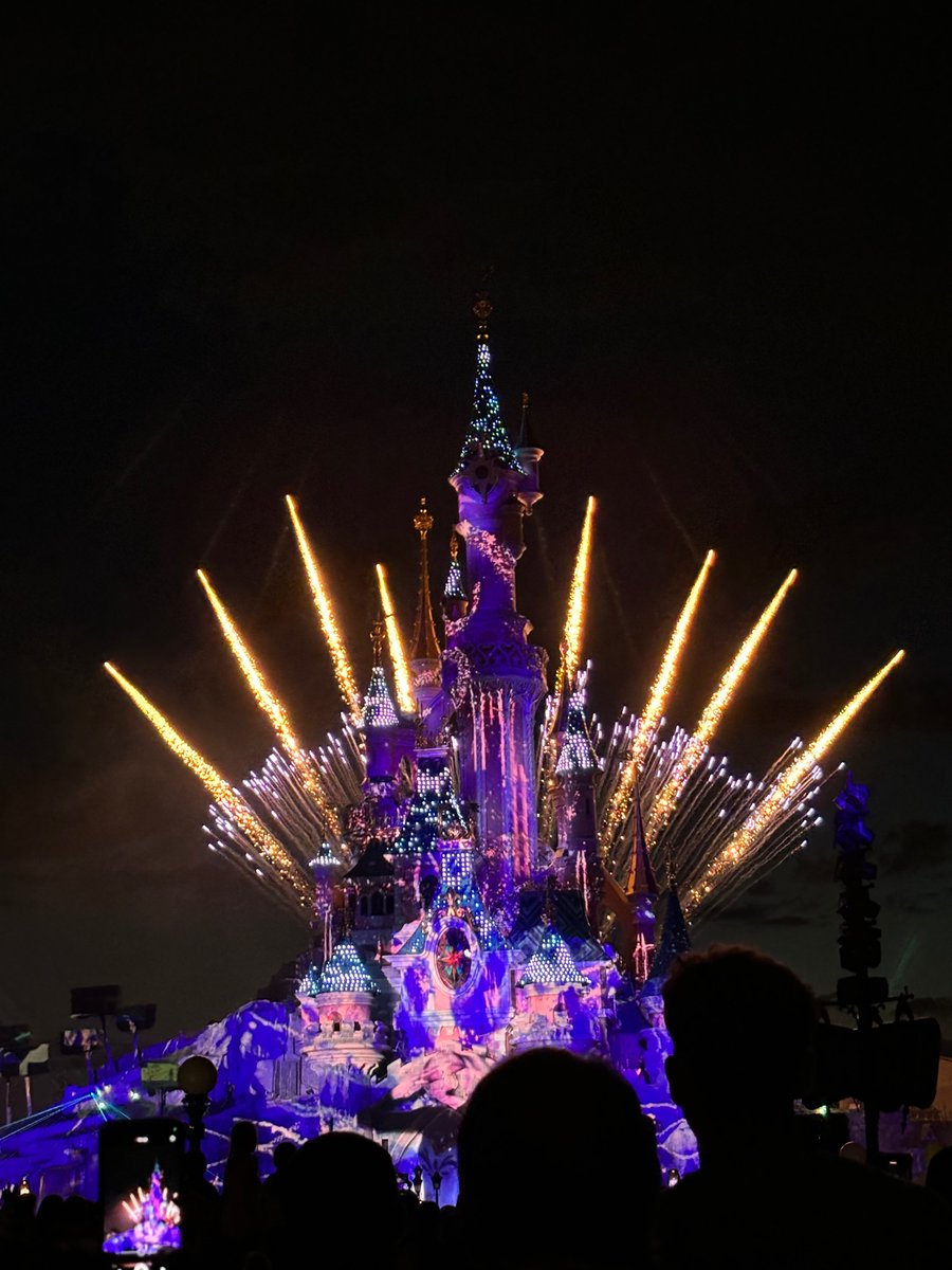 WynyardPrimary's tweet photo. Our very tired but VERY excited children are safely on the bus on the way back to the accommodation discussing their magical day! 🎆 🏰 https://t.co/qc3nHSZaXq