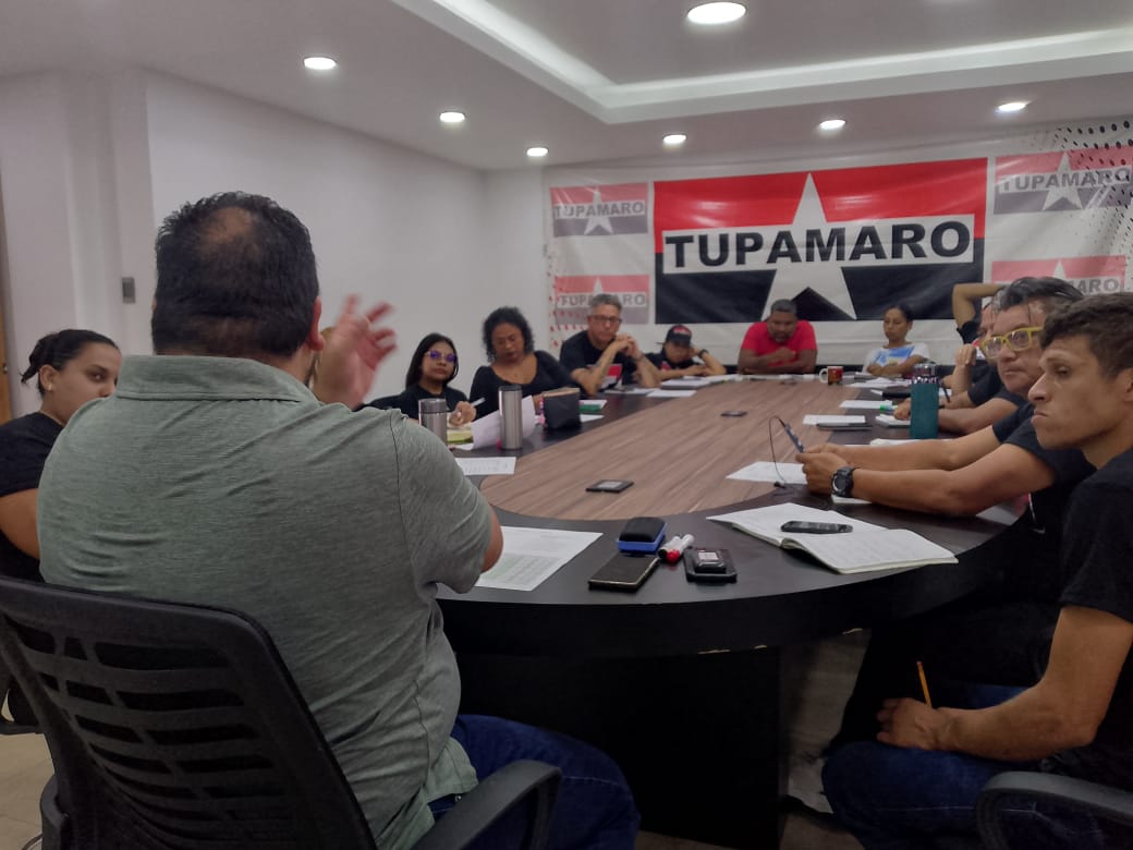 TUPAMARO Mérida (@meridamrt2) on Twitter photo Si queremos que nuestros cuadros políticos lleguen muy lejos, es necesario que lleguemos lejos en la formación.
#AlMomento nuestro Secretario General <a href="/WBenavides_MRT/">Williams Benavides</a> da inició al taller de análisis y coyuntura a todo el equipo de propaganda y comunicación.
#ElTipoEsNico Si queremos que nuestros cuadros políticos lleguen muy lejos, es necesario que lleguemos lejos en la formación.
#AlMomento nuestro Secretario General <a href="/WBenavides_MRT/">Williams Benavides</a> da inició al taller de análisis y coyuntura a todo el equipo de propaganda y comunicación.
#ElTipoEsNico