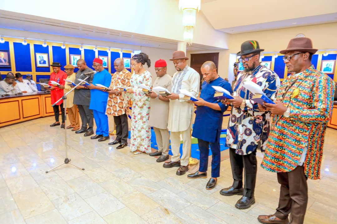 SimFubaraKSC's tweet photo. In furtherance of our determined steps to stabilise our polity, I swore-in Chairmen of Caretaker Committees to manage the affairs of our 23 Local Government Areas after the expiration of the tenure of the immediate past Chairmen.

As nature abhors a vacuum, our action is to ensure that we don't give vent to tenure elongation which is alien to our constitution. Upon swearing-in, I charged the caretaker chairmen to protect the interest of their people in the grassroots leadership and to promote peace and order in their domains. 

As a government that strongly adhers to accountability, I also ordered for the audit of the activities of the administration of the 23 Local Government Areas in the past three years in order to ascertain the proper utilization of funds within the period.