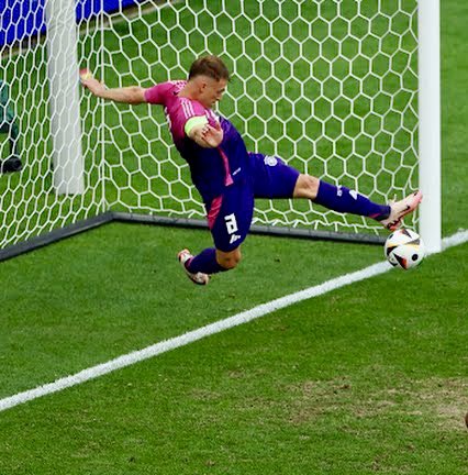 phhorn_'s tweet photo. Das bessere Bundesligalogo https://t.co/EF3r3DaXaV